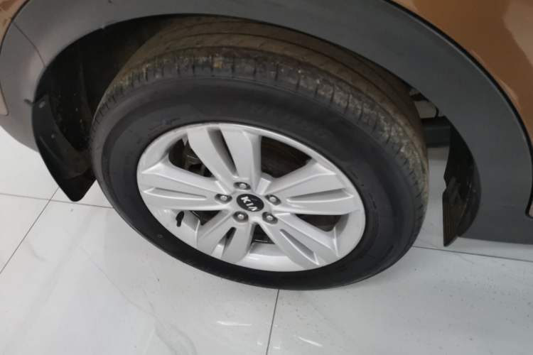Used Kia KX5 2016 1.6T Automatic Two-Wheel Drive DLX Exterior 8