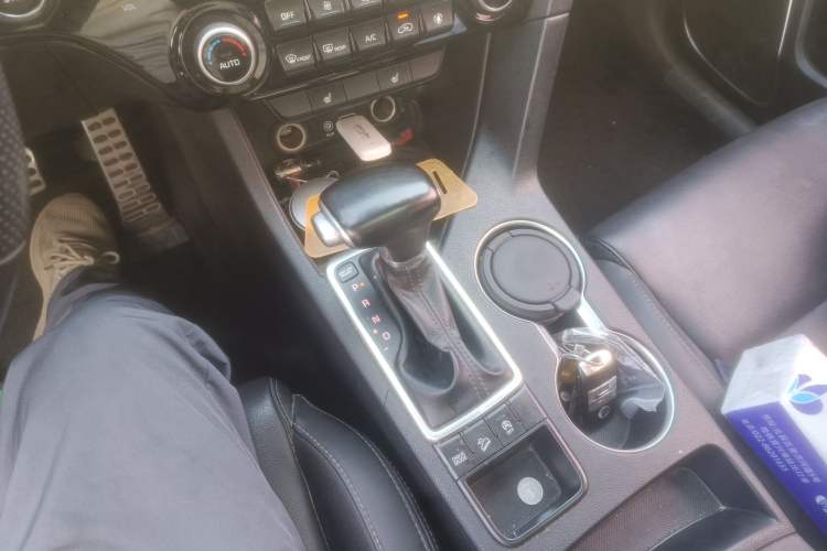 Used Kia KX5 2016 1.6T Automatic Two-Wheel Drive DLX Gear Lever