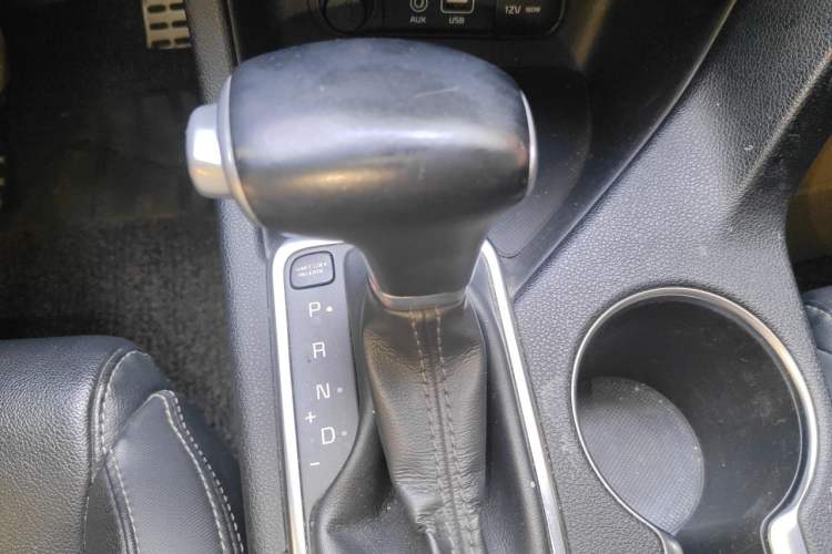 Used Kia KX5 2016 1.6T Automatic Two-Wheel Drive Premium Gear Lever