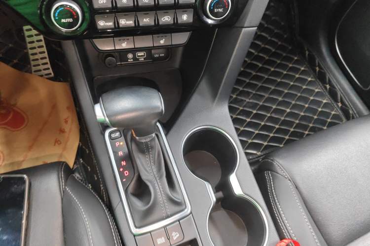 Used Kia KX5 2016 1.6T Automatic Two-Wheel Drive DLX Gear Lever
