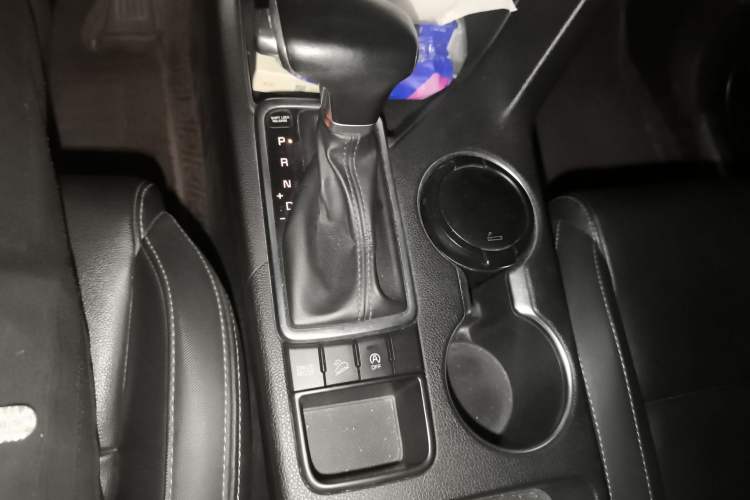 Used Kia KX5 2016 2.0L Automatic 2WD Premium Gear Lever
