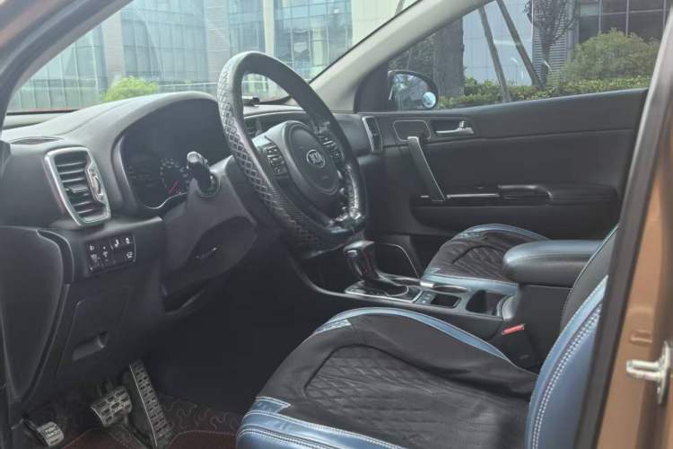 Used Kia KX5 2016 1.6T Automatic Two-Wheel Drive Premium Interior 2