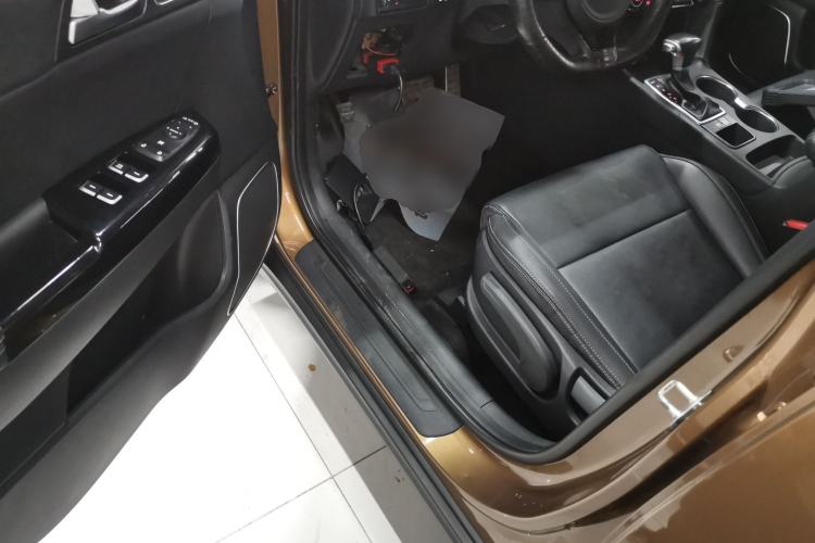 Used Kia KX5 2016 1.6T Automatic Two-Wheel Drive DLX Interior 3