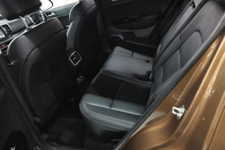 Used Kia KX5 2016 1.6T Automatic Two-Wheel Drive DLX Interior 4