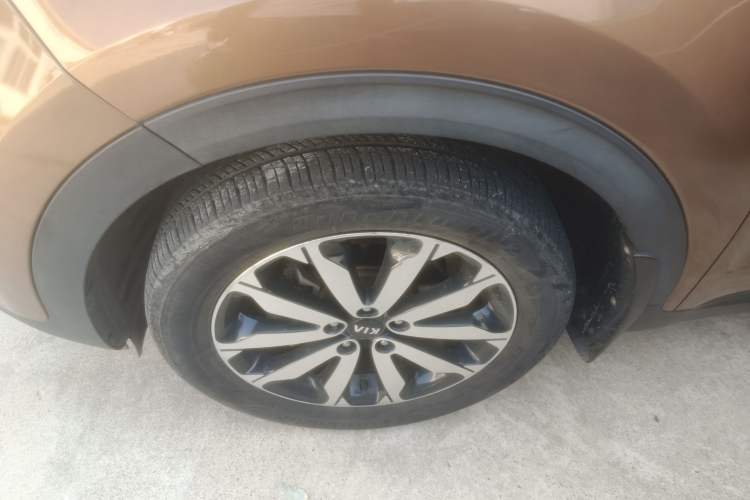 Used Kia KX5 2016 1.6T Automatic Two-Wheel Drive DLX Left Front Wheel Hub