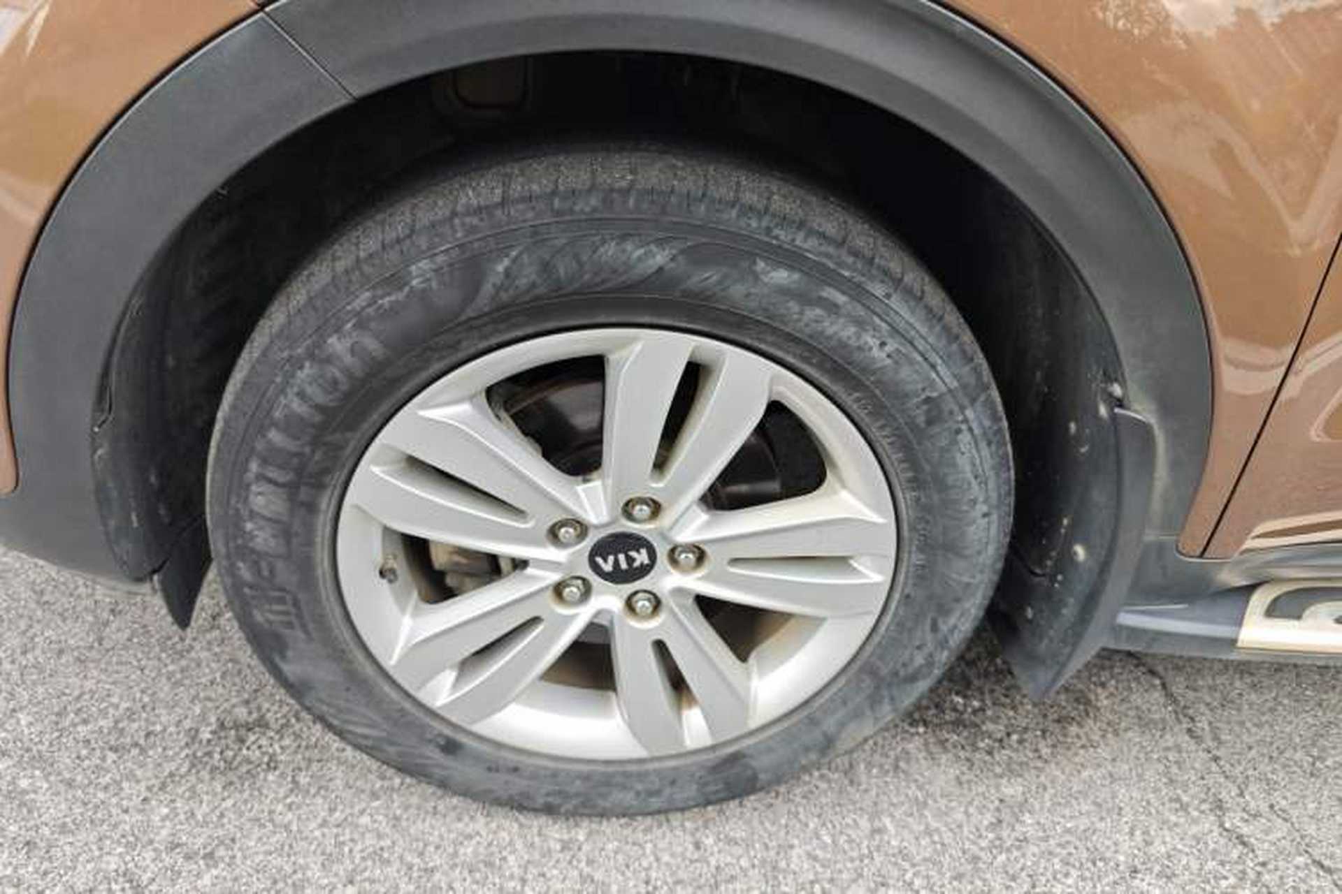 Used Kia KX5 2016 2.0L Automatic 2WD GLS Left Front Wheel Hub