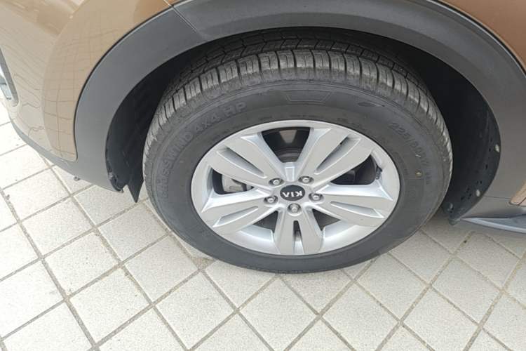 Used Kia KX5 2016 1.6T Automatic Two-Wheel Drive GL Left Front Wheel Hub