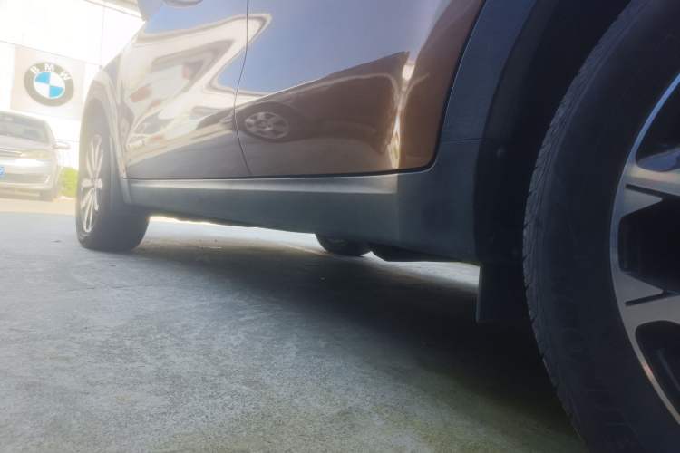 Used Kia KX5 2016 1.6T Automatic Two-Wheel Drive DLX Left Side Sill