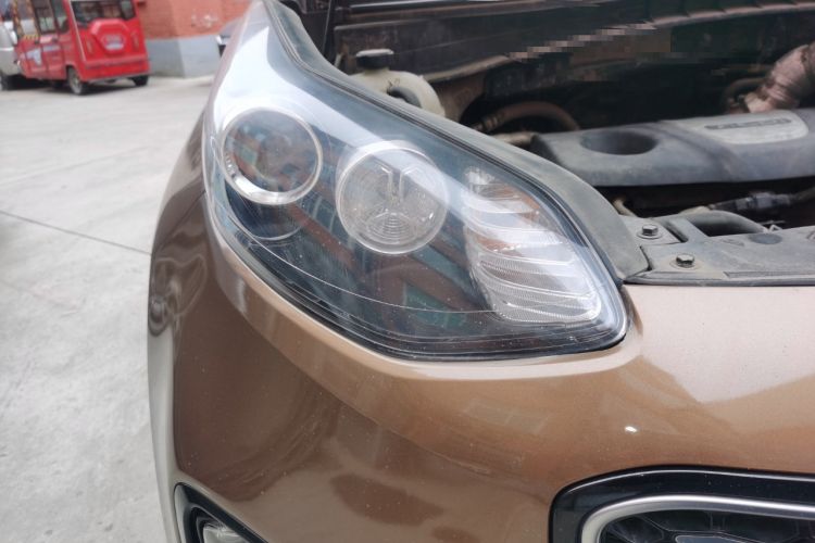 Used Kia KX5 2016 1.6T Automatic Two-Wheel Drive DLX Right Front Headlight