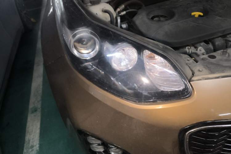 Used Kia KX5 2016 2.0L Automatic 2WD Premium Right Front Headlight