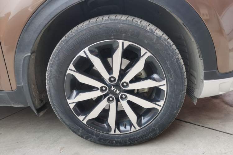 Used Kia KX5 2016 1.6T Automatic Two-Wheel Drive DLX Right Front Wheel Hub