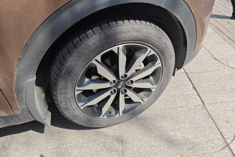 Used Kia KX5 2016 2.0L Automatic 2WD GLS Right Front Wheel Hub