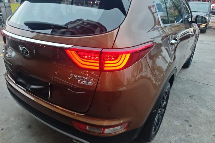 Used Kia KX5 2016 1.6T Automatic Two-Wheel Drive DLX Right Rear Taillight