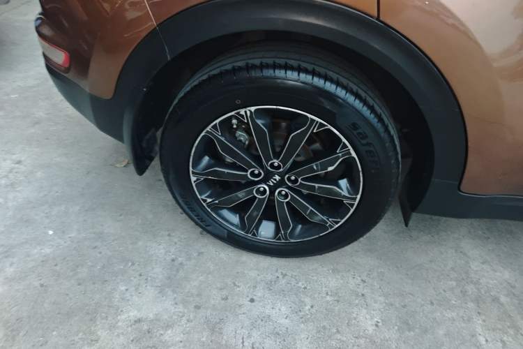Used Kia KX5 2016 1.6T Automatic Two-Wheel Drive DLX Right Rear Wheel Hub