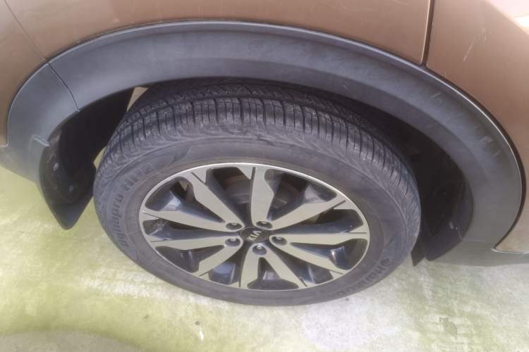 Used Kia KX5 2016 1.6T Automatic Two-Wheel Drive DLX Right Rear Wheel Hub