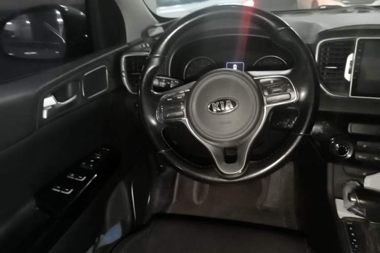 Used Kia KX5 2016 2.0L Automatic 2WD Premium Steering Wheel