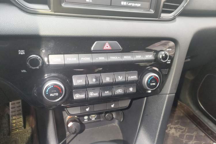 Used Kia KX5 2017 1.6T Automatic Two-Wheel Drive 15th Anniversary Special Edition DLX Audio And AC Panel