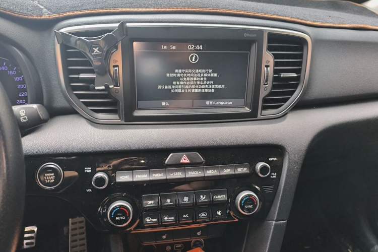Used Kia KX5 2017 1.6T Automatic Two-Wheel Drive 15th Anniversary Special Edition DLX Audio And AC Panel