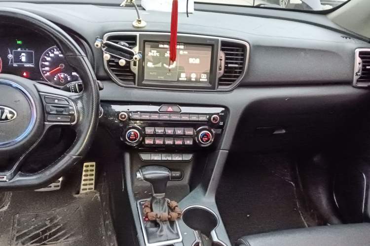Used Kia KX5 2017 1.6T Automatic Two-Wheel Drive 15th Anniversary Special Edition DLX Audio And AC Panel