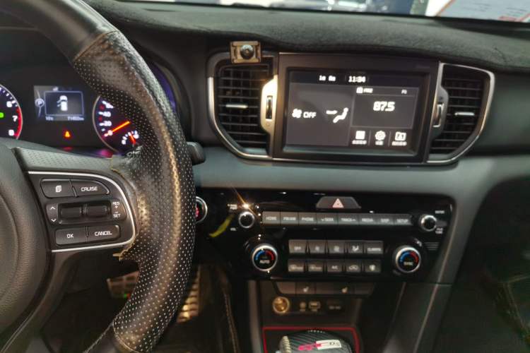 Used Kia KX5 2017 1.6T Automatic Two-Wheel Drive 15th Anniversary Special Edition DLX Audio And AC Panel