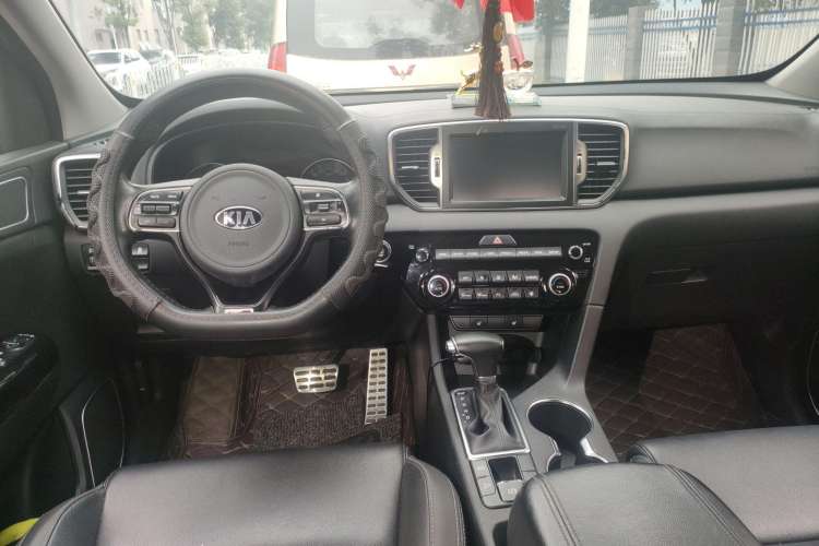 Used Kia KX5 2017 1.6T Automatic Two-Wheel Drive 15th Anniversary Special Edition DLX Center Console