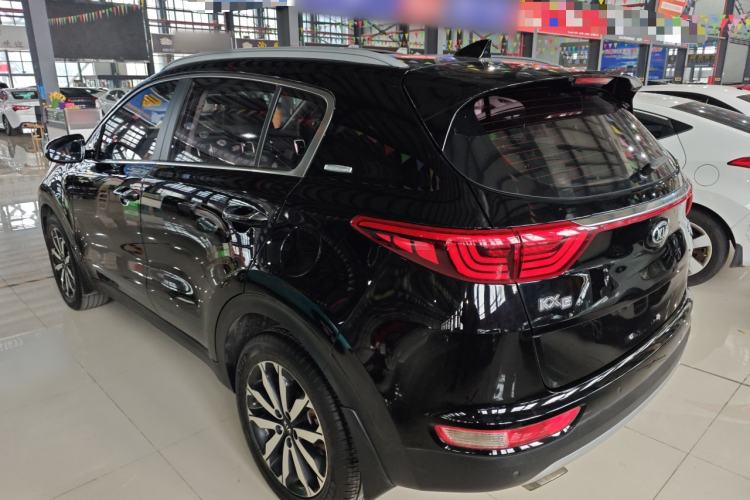 Used Kia KX5 2017 1.6T Automatic Two-Wheel Drive 15th Anniversary Special Edition DLX Exterior 2