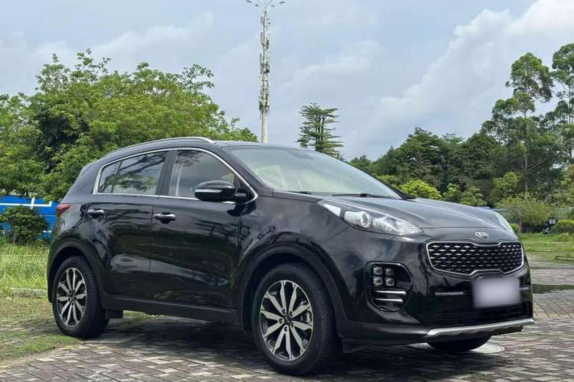 Used Kia KX5 2017 1.6T Automatic Two-Wheel Drive 15th Anniversary Special Edition DLX Exterior 2