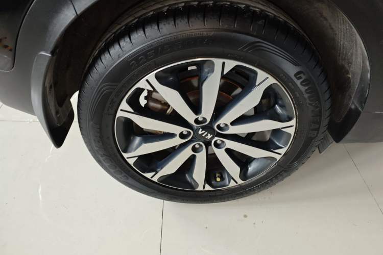 Used Kia KX5 2017 1.6T Automatic Two-Wheel Drive 15th Anniversary Special Edition DLX Exterior 5