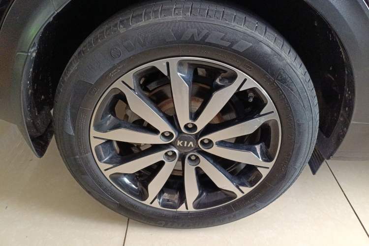 Used Kia KX5 2017 1.6T Automatic Two-Wheel Drive 15th Anniversary Special Edition DLX Exterior 8