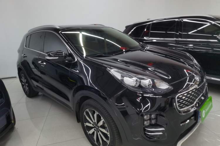 Used Kia KX5 2017 1.6T Automatic Two-Wheel Drive 15th Anniversary Special Edition DLX Front Right 45 Deg