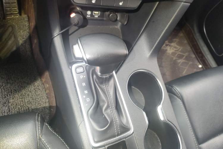 Used Kia KX5 2017 1.6T Automatic Two-Wheel Drive 15th Anniversary Special Edition DLX Gear Lever