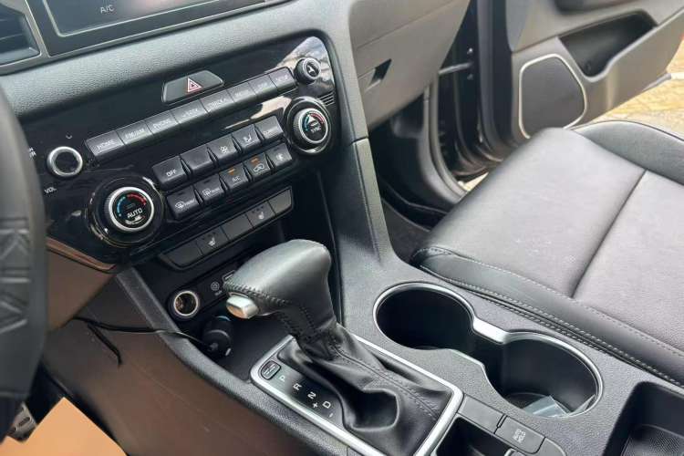 Used Kia KX5 2017 1.6T Automatic Two-Wheel Drive 15th Anniversary Special Edition DLX Gear Lever