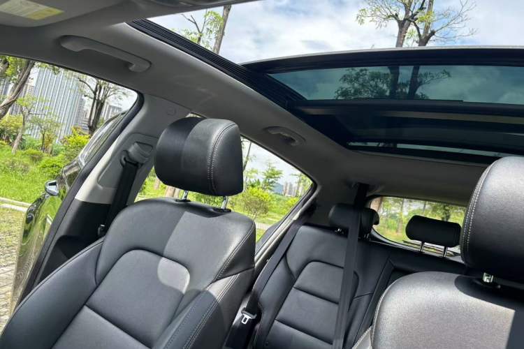 Used Kia KX5 2017 1.6T Automatic Two-Wheel Drive 15th Anniversary Special Edition DLX Headliner