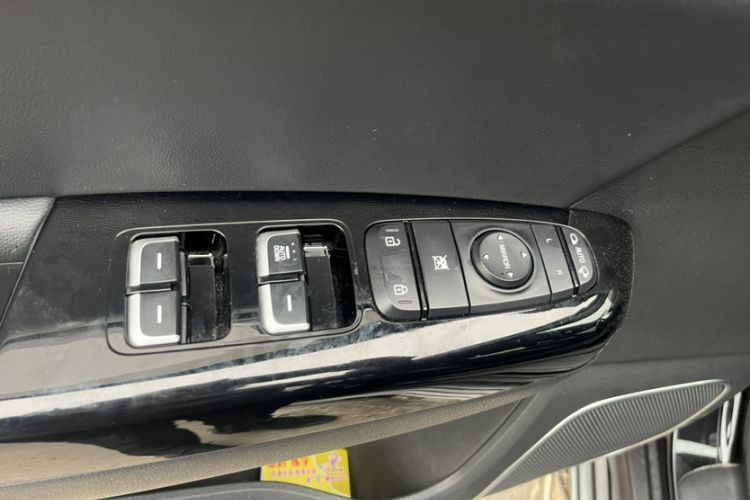 Used Kia KX5 2017 1.6T Automatic Two-Wheel Drive 15th Anniversary Special Edition DLX Interior 1