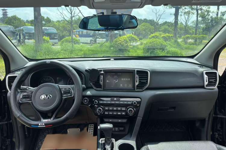 Used Kia KX5 2017 1.6T Automatic Two-Wheel Drive 15th Anniversary Special Edition DLX Interior 2