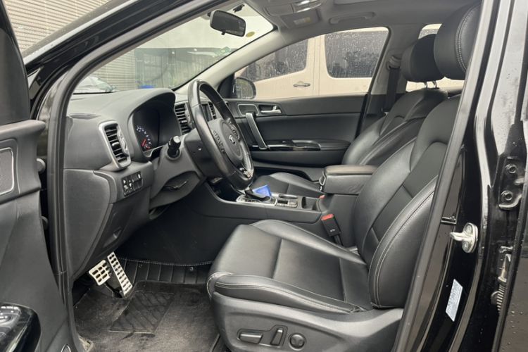 Used Kia KX5 2017 1.6T Automatic Two-Wheel Drive 15th Anniversary Special Edition DLX Interior 5