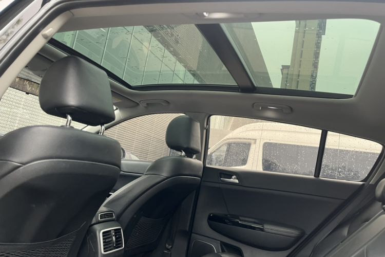Used Kia KX5 2017 1.6T Automatic Two-Wheel Drive 15th Anniversary Special Edition DLX Interior 7