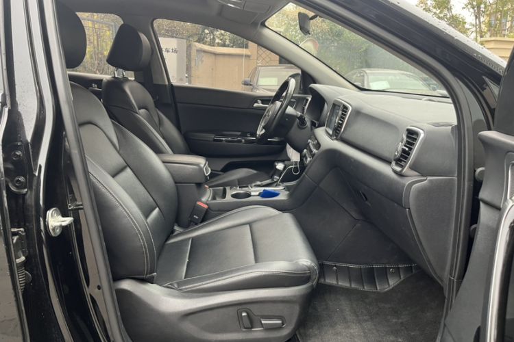 Used Kia KX5 2017 1.6T Automatic Two-Wheel Drive 15th Anniversary Special Edition DLX Interior 9