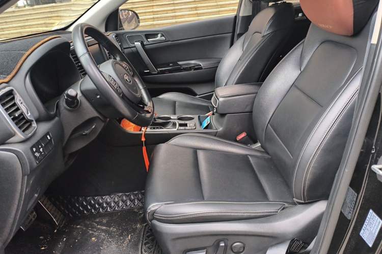 Used Kia KX5 2017 1.6T Automatic Two-Wheel Drive 15th Anniversary Special Edition DLX Left Front Seat