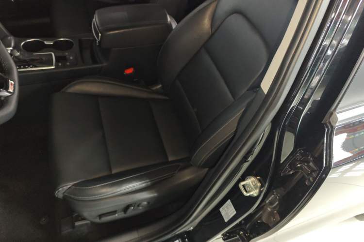 Used Kia KX5 2017 1.6T Automatic Two-Wheel Drive 15th Anniversary Special Edition DLX Left Front Seat