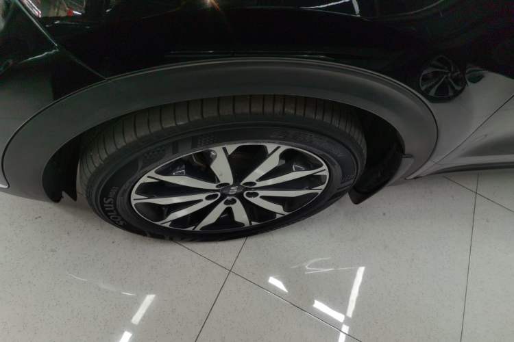Used Kia KX5 2017 1.6T Automatic Two-Wheel Drive 15th Anniversary Special Edition DLX Left Front Wheel Hub