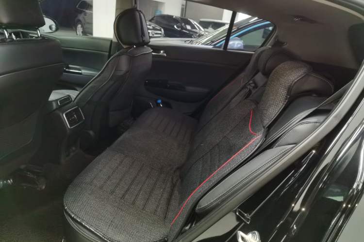 Used Kia KX5 2017 1.6T Automatic Two-Wheel Drive 15th Anniversary Special Edition DLX Left Rear Seat