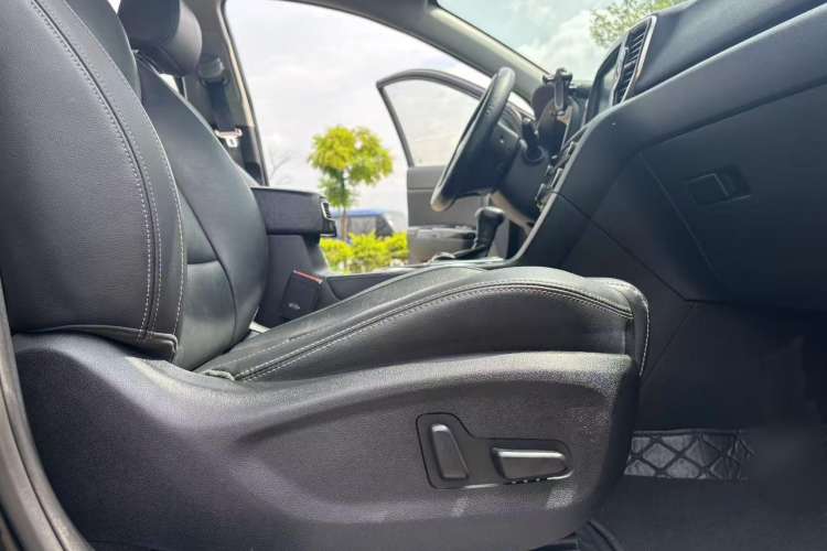 Used Kia KX5 2017 1.6T Automatic Two-Wheel Drive 15th Anniversary Special Edition DLX Right Front Seat