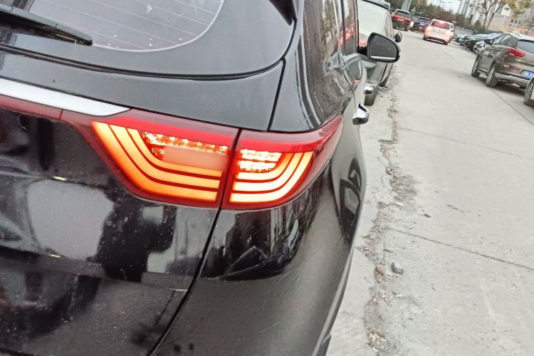 Used Kia KX5 2017 1.6T Automatic Two-Wheel Drive 15th Anniversary Special Edition DLX Right Rear Taillight