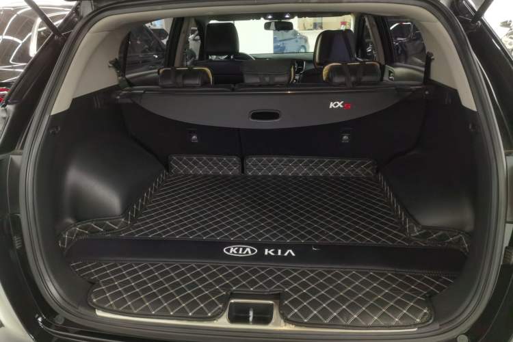 Used Kia KX5 2017 1.6T Automatic Two-Wheel Drive 15th Anniversary Special Edition DLX Trunk