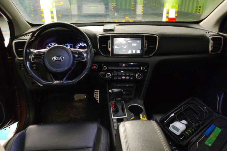 Used Kia KX5 2017 1.6T Automatic Two-Wheel Drive 15th Anniversary Special Edition DLX Center Console