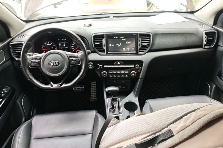 Used Kia KX5 2017 1.6T Automatic Two-Wheel Drive 15th Anniversary Special Edition DLX Center Console