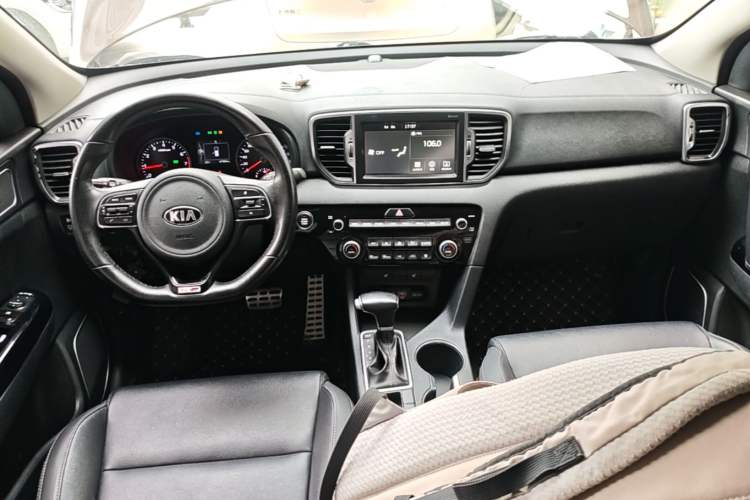 Used Kia KX5 2017 1.6T Automatic Two-Wheel Drive 15th Anniversary Special Edition DLX Center Console