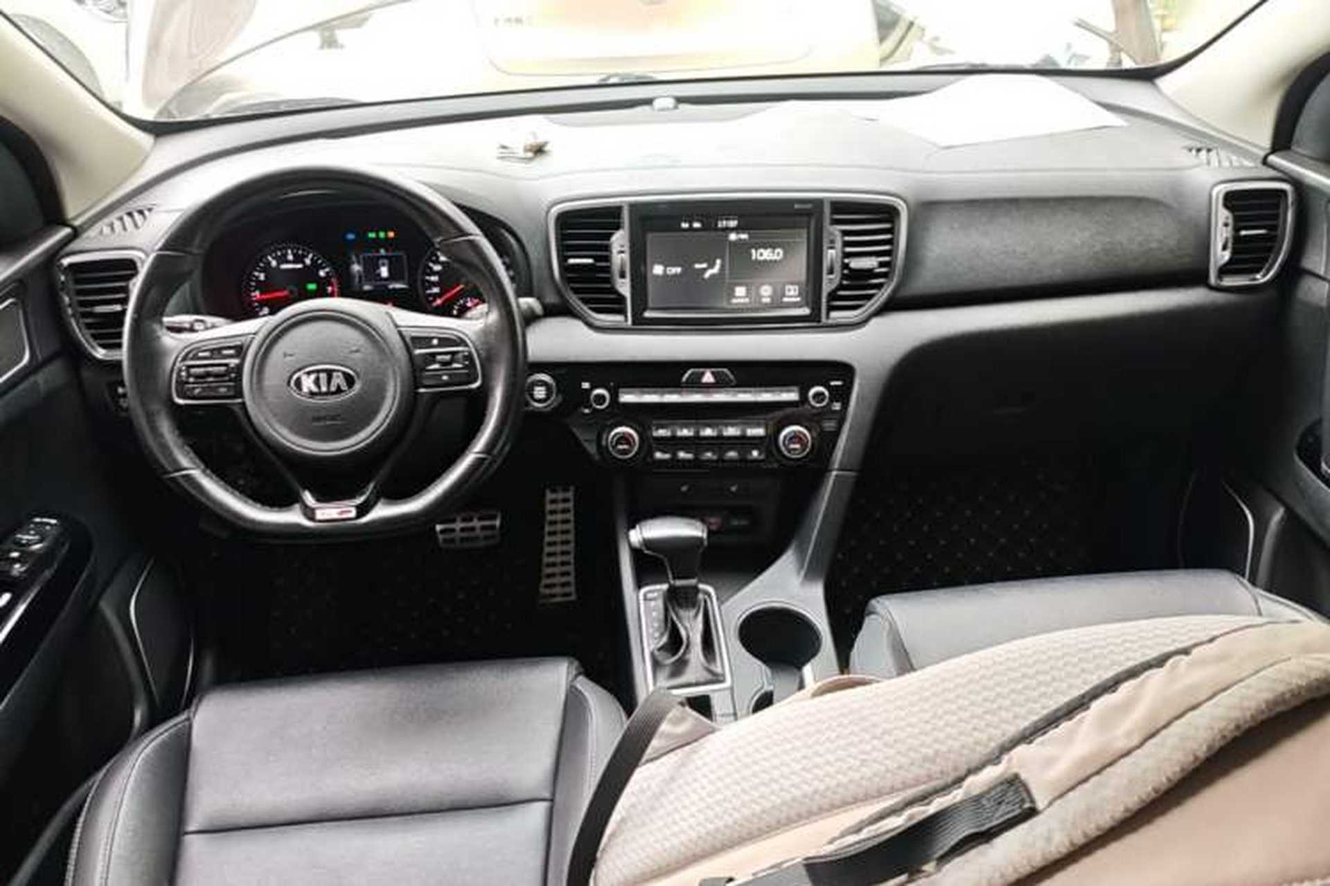 Used Kia KX5 2017 1.6T Automatic Two-Wheel Drive 15th Anniversary Special Edition DLX Center Console