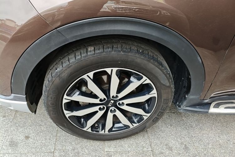 Used Kia KX5 2017 1.6T Automatic Two-Wheel Drive 15th Anniversary Special Edition DLX Left Front Wheel Hub